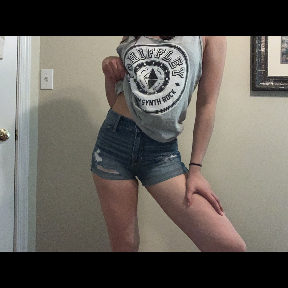 RIPPED HIGH WAISTED SHORTS